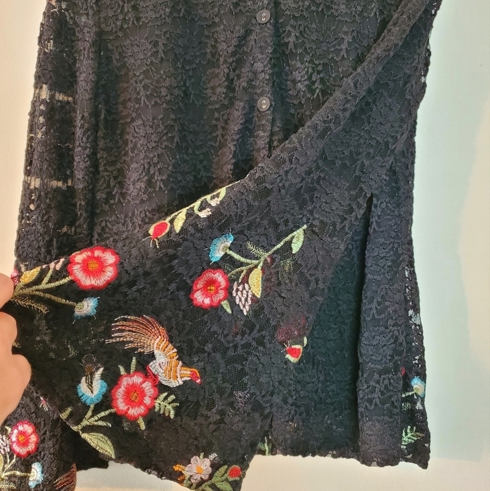 Solitaire floral embroidered black lace bellsleeve top size small - Picture 12 of 15